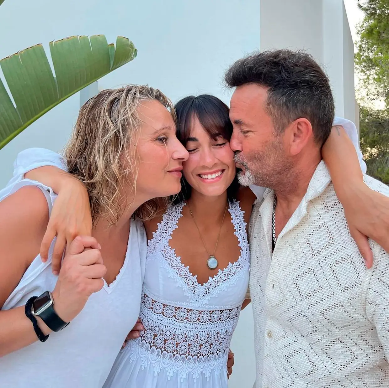 Aitana con sus padres.