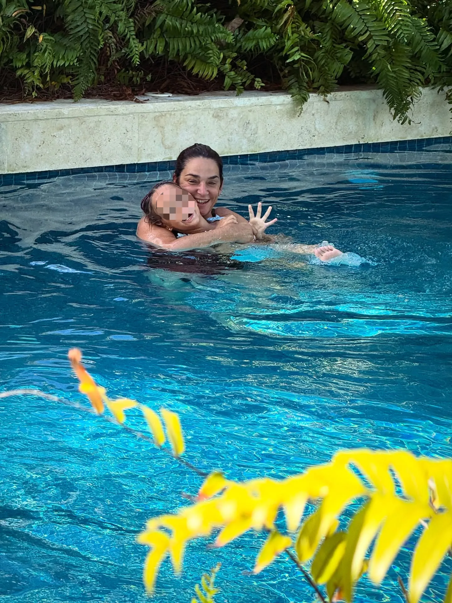 Toñi Moreno con su hija en Punta Cana.
