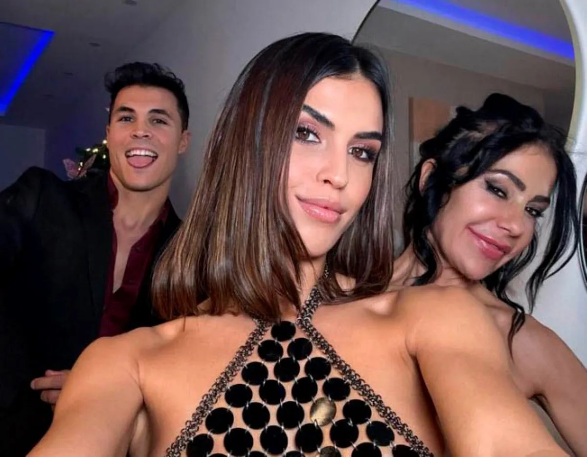 Sofía Suescun en una imagen con Kiko y su madre, Maite Galdeano
