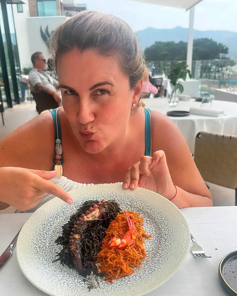 Carlota Corredera con un plato de comida