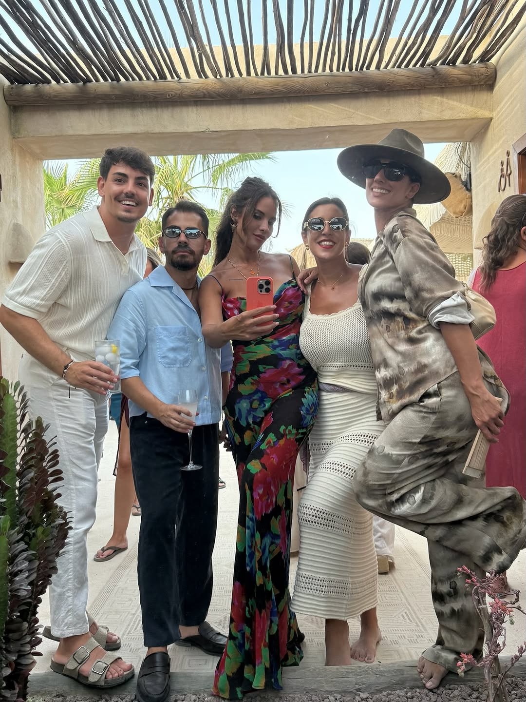 Jessica Bueno celebra sus 35 años en su mejor momento: rodeada de amigos y con guiño a 'Supervivientes'