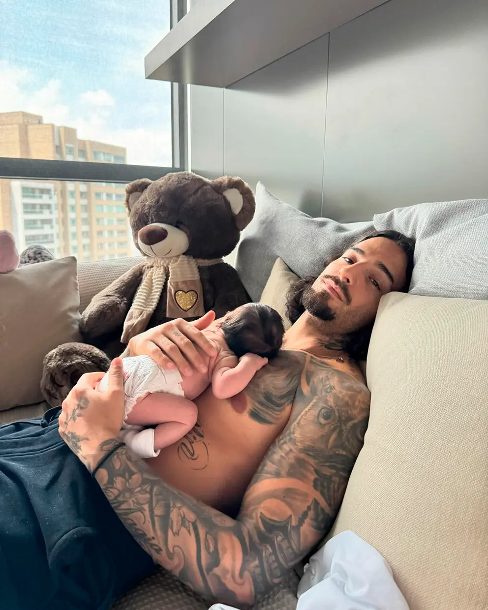Maluma con sus hija bebé.