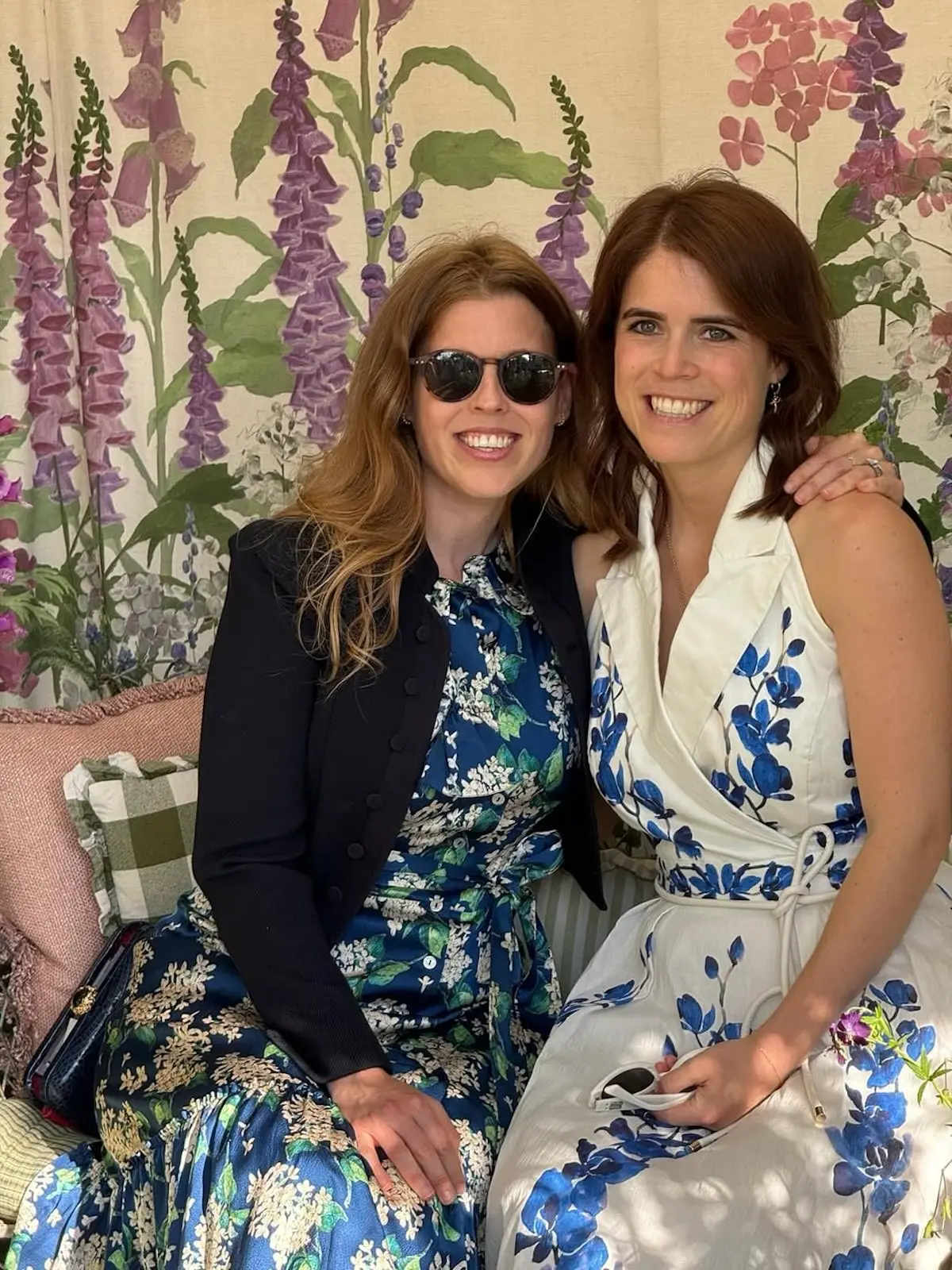 Eugenia y Beatriz de York sonriendo