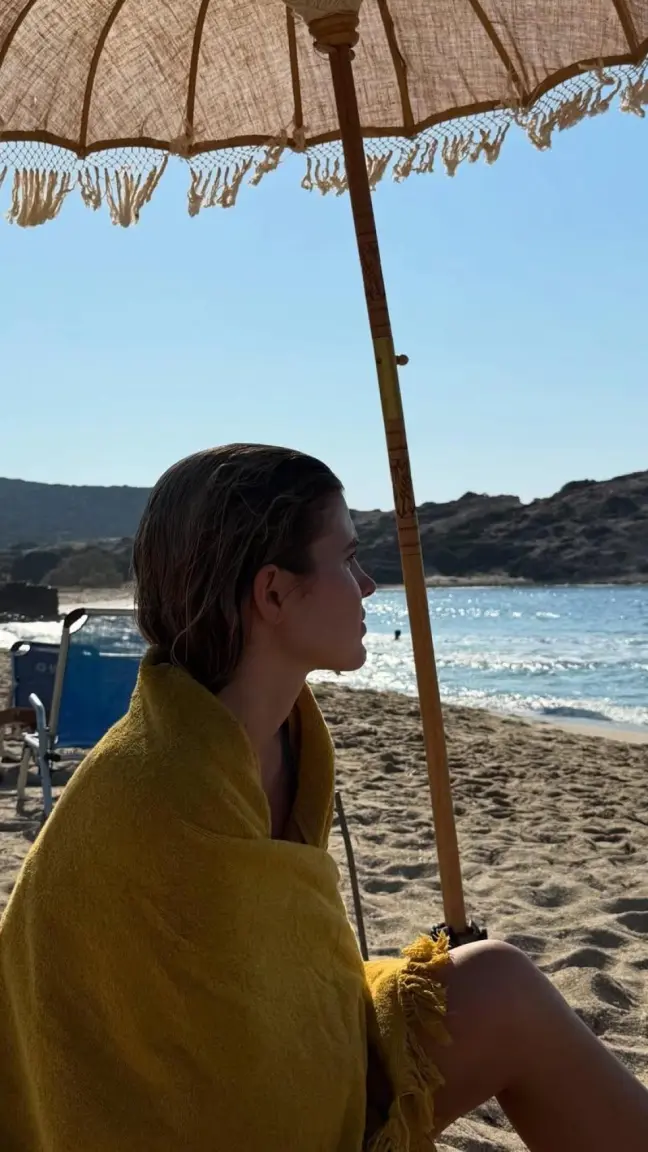 Las mellizas, Cristina y Victoria, hijas de Julio Iglesias, en su verano por Grecia en un hotel eco