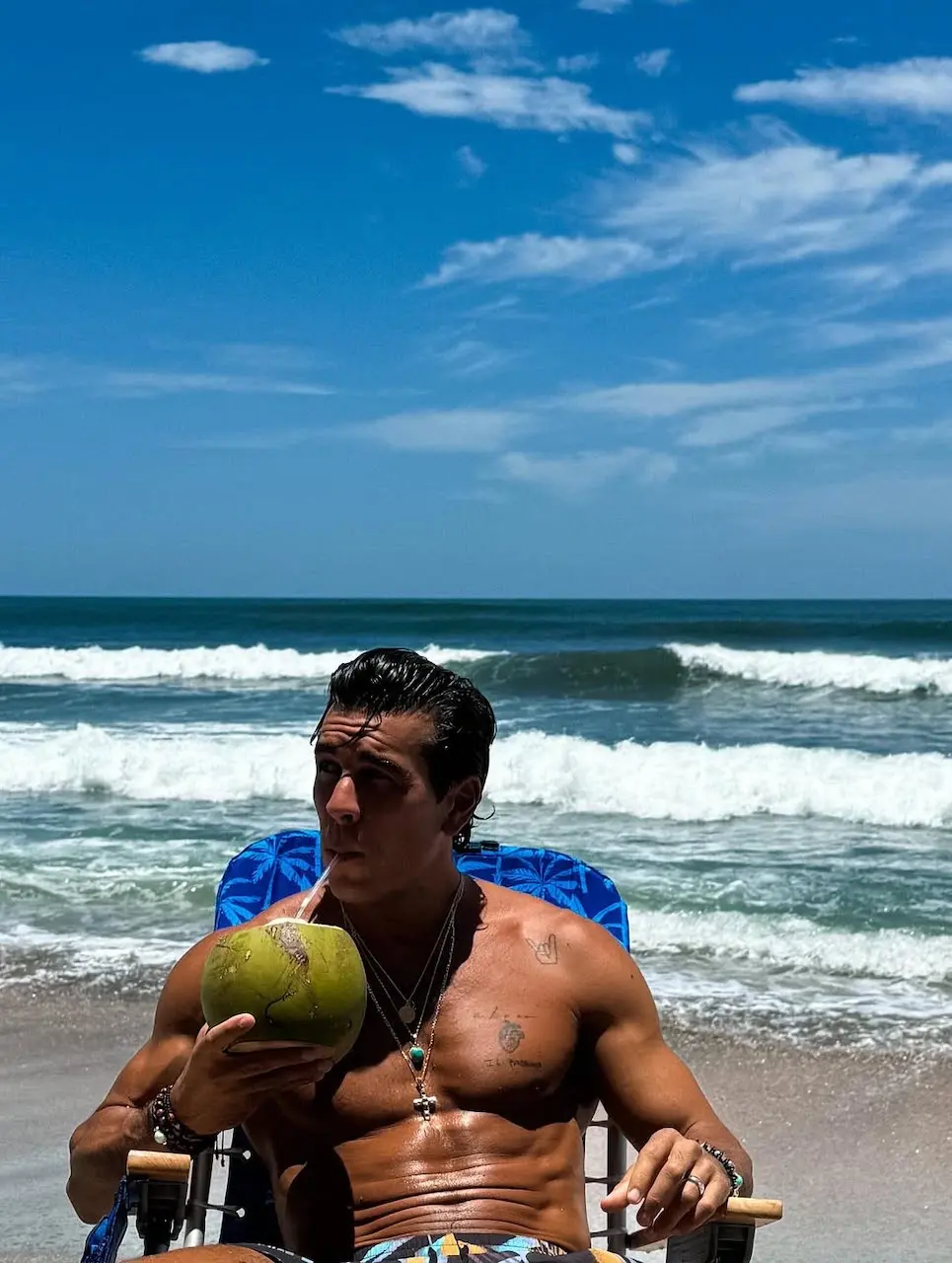 Mario casas de vacaciones en El Salvador.