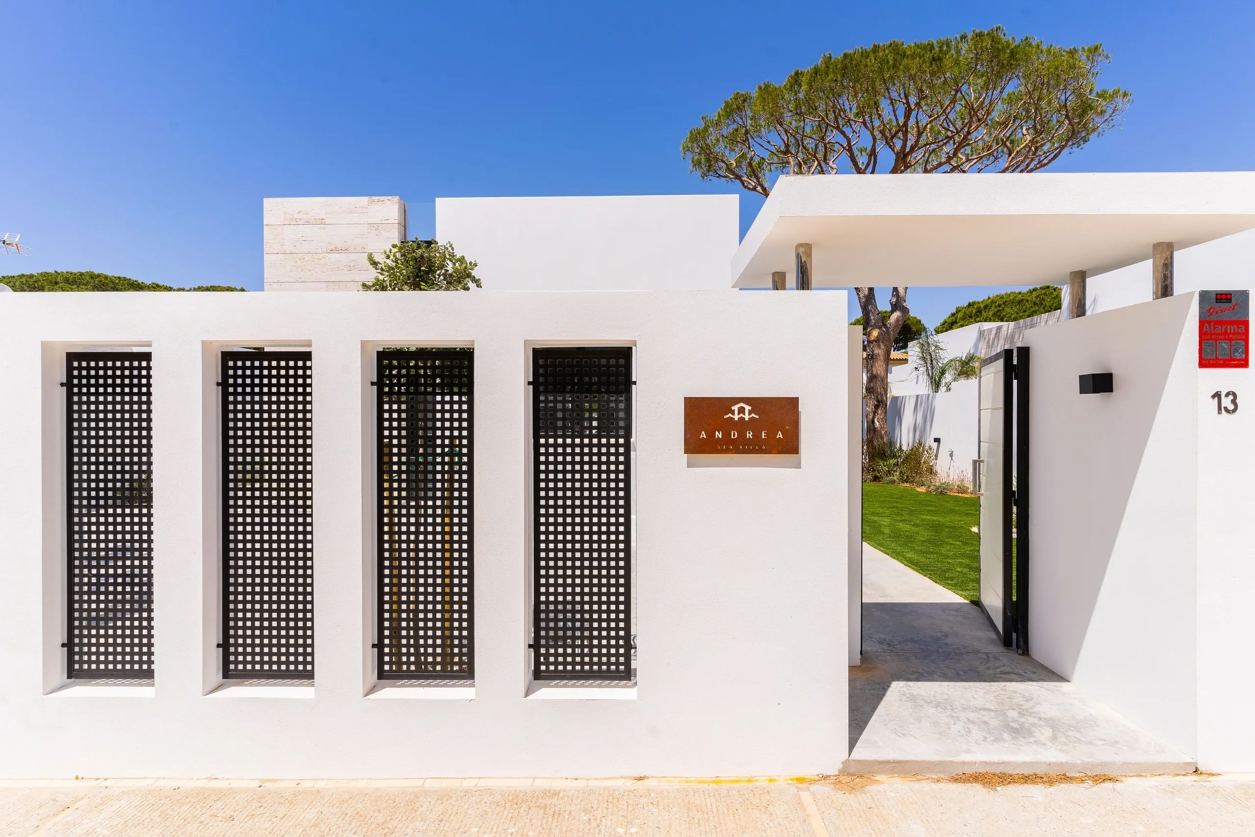 La villa en la que se han alojado Rocío Flores y Gloria Camila. Foto: Manuelaseavilla.com