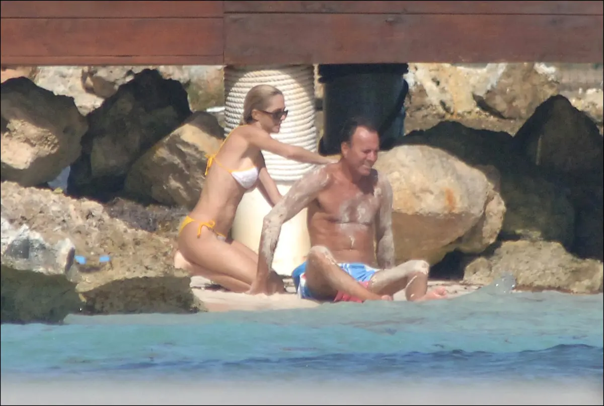 Miranda y Julio Iglesias en la playa