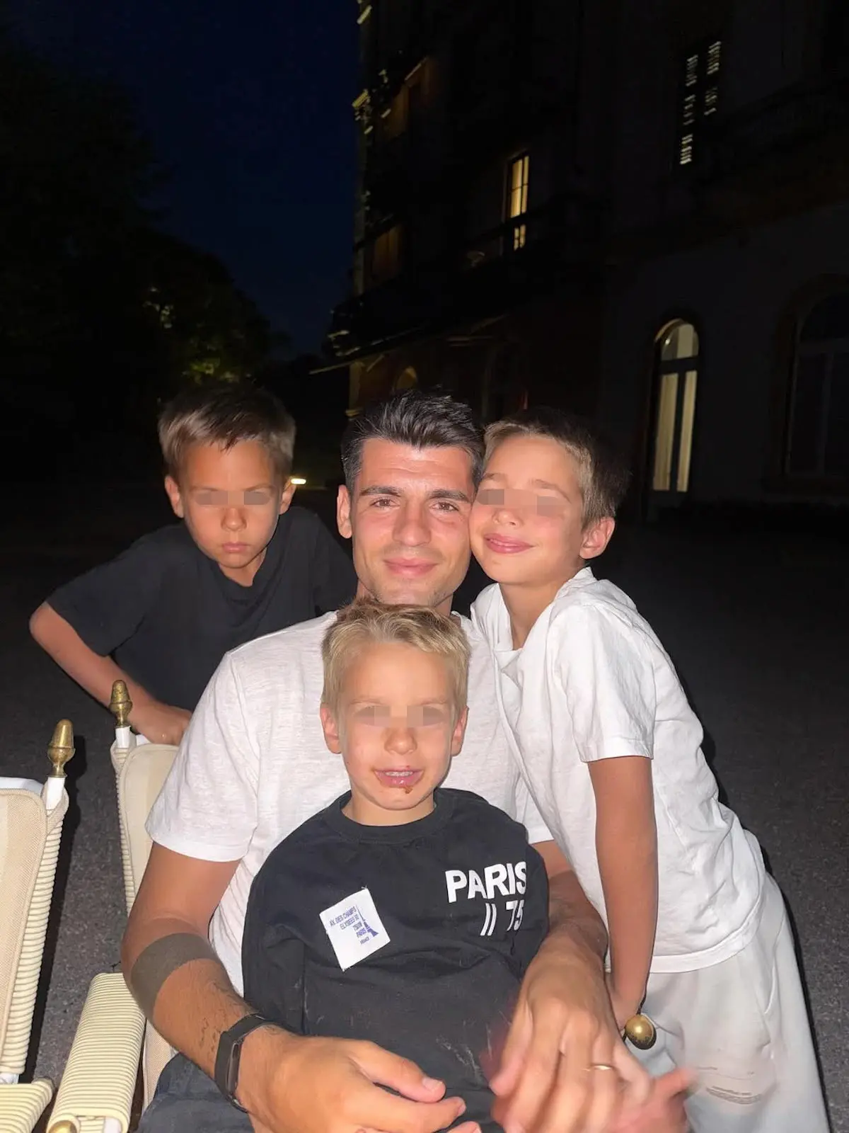 Álvaro Morata con sus hijos