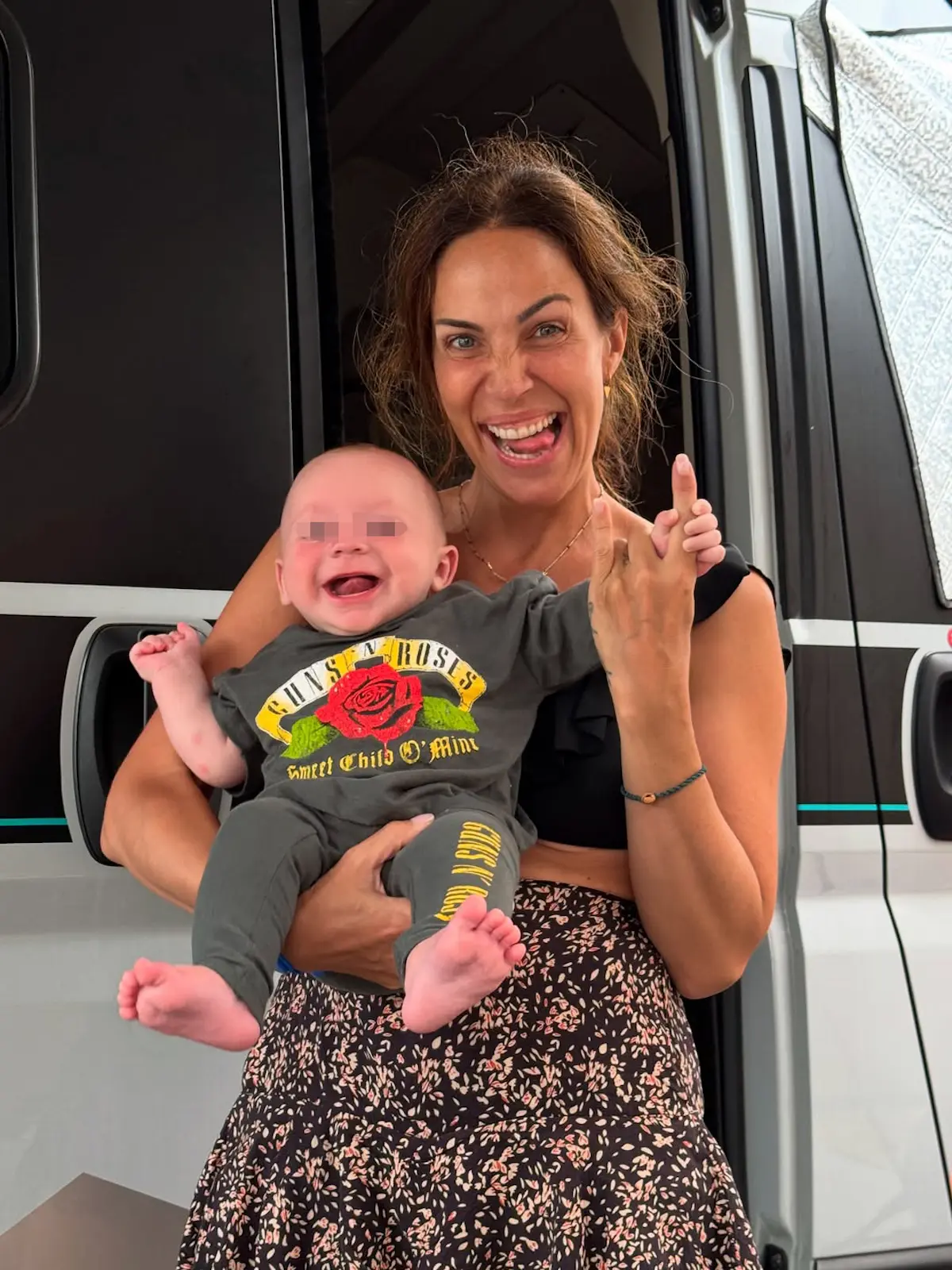 Nerea Garmendia y su hijo divierténdose