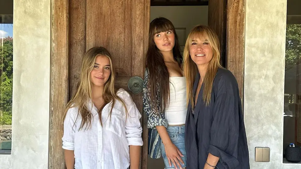 Raquel Meroño y sus hijas.
