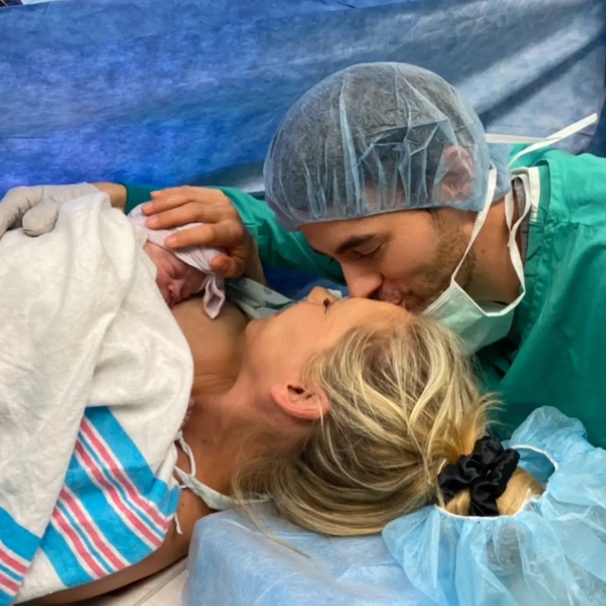 Enrique Iglesias y Anna Kournikova nacimiento hijo