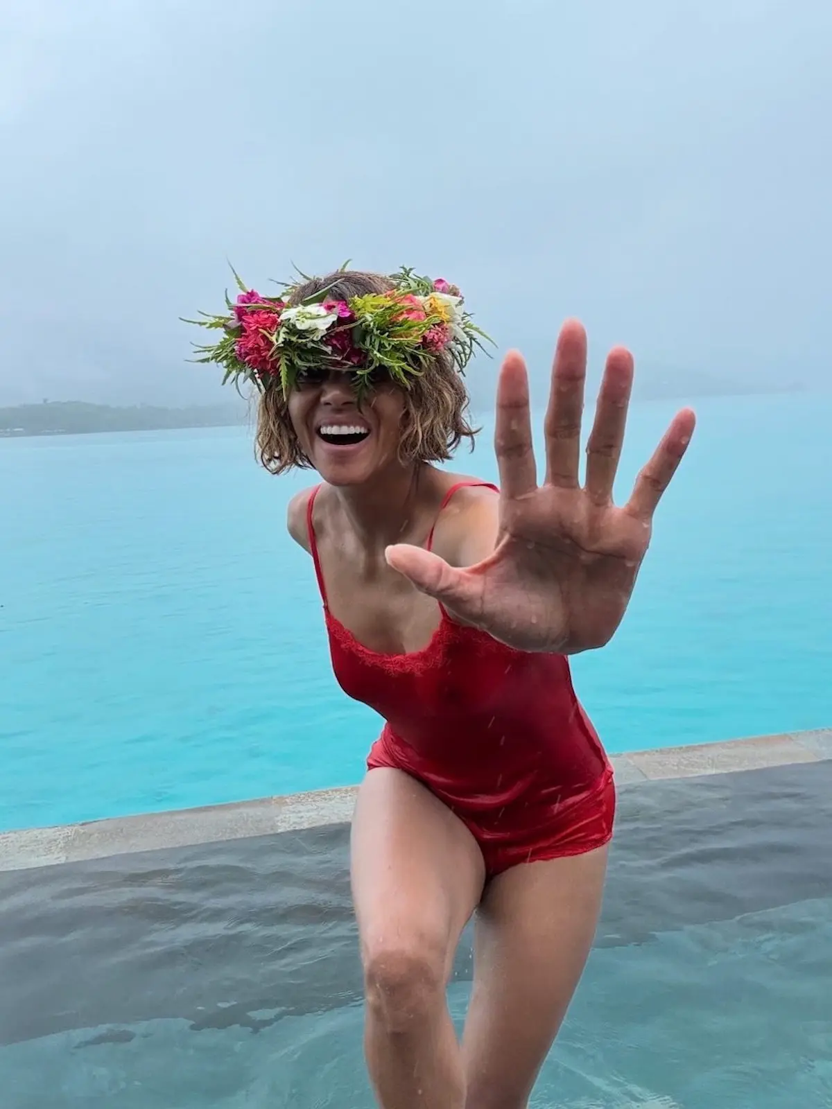 Halle Berry feliz en sus vacaciones en Bora Bora 2