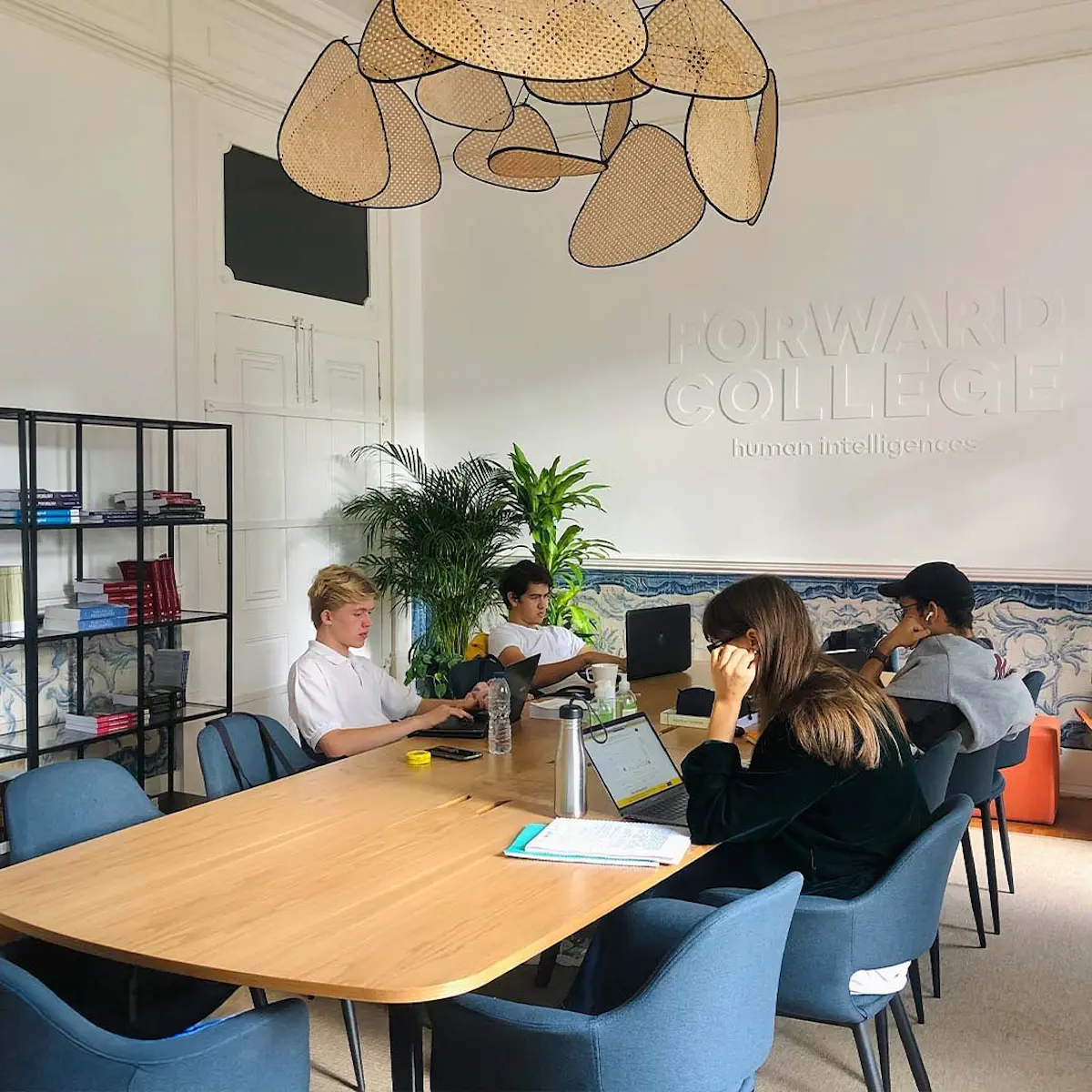 Universidad Forward College interior