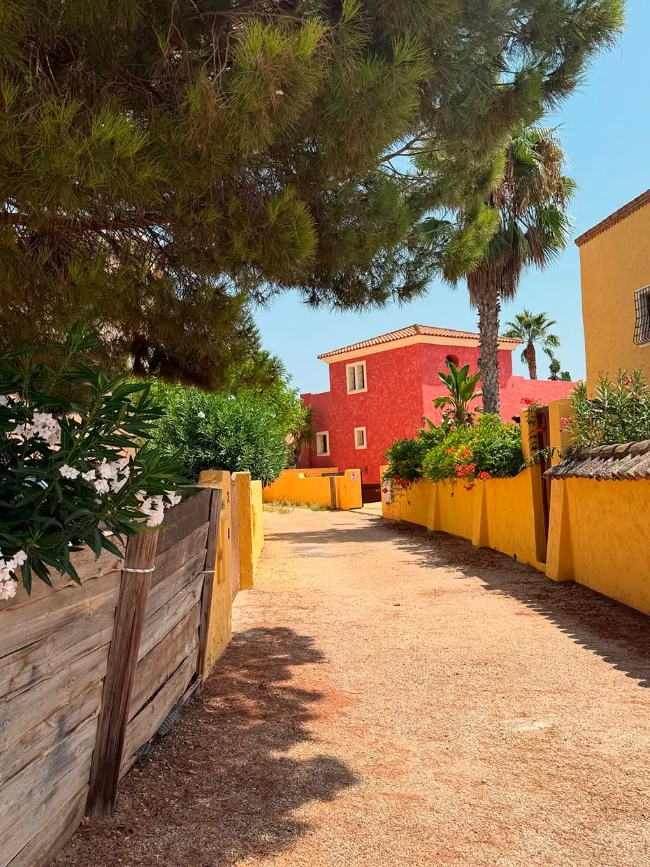 Resort de Almería en el que David Bisbal se ha alojado con su familia