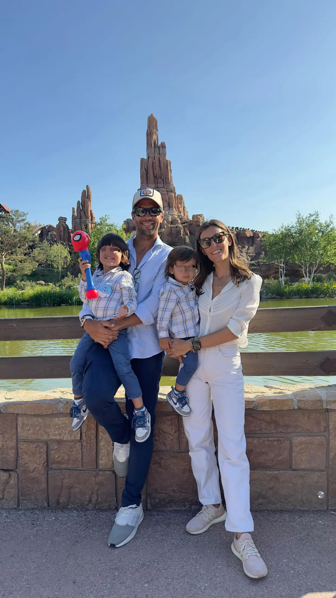 Ana Boyer y Fernando Verdasco, junto a sus dos mayores, Miguel y Mateo.