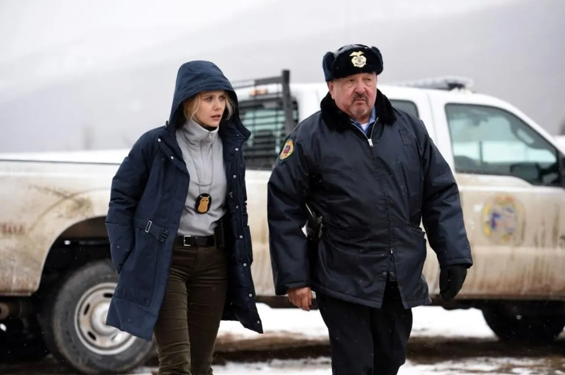 Graham Greene con Ashley Olsen.