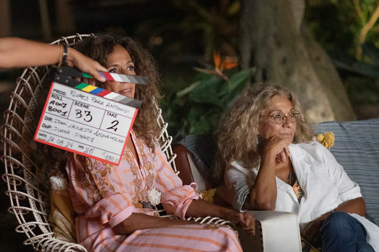 Rosario y Lolita Flores en el rodaje de 'Flores para Antonio'.