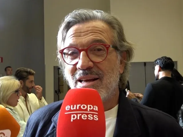 Pepe Navarro, hablando con la prensa en Vitoria.