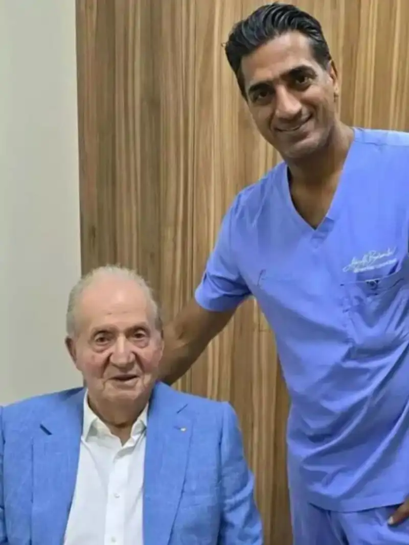 Rey Juan Carlos en un hospital de Abu Dabi.