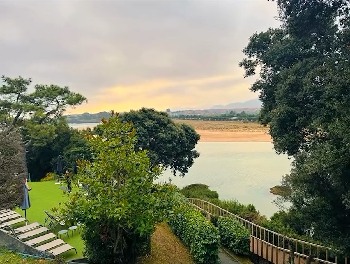 Gabriella Guillen vacaciones con su hijo en Cantabria Hotel Jardín