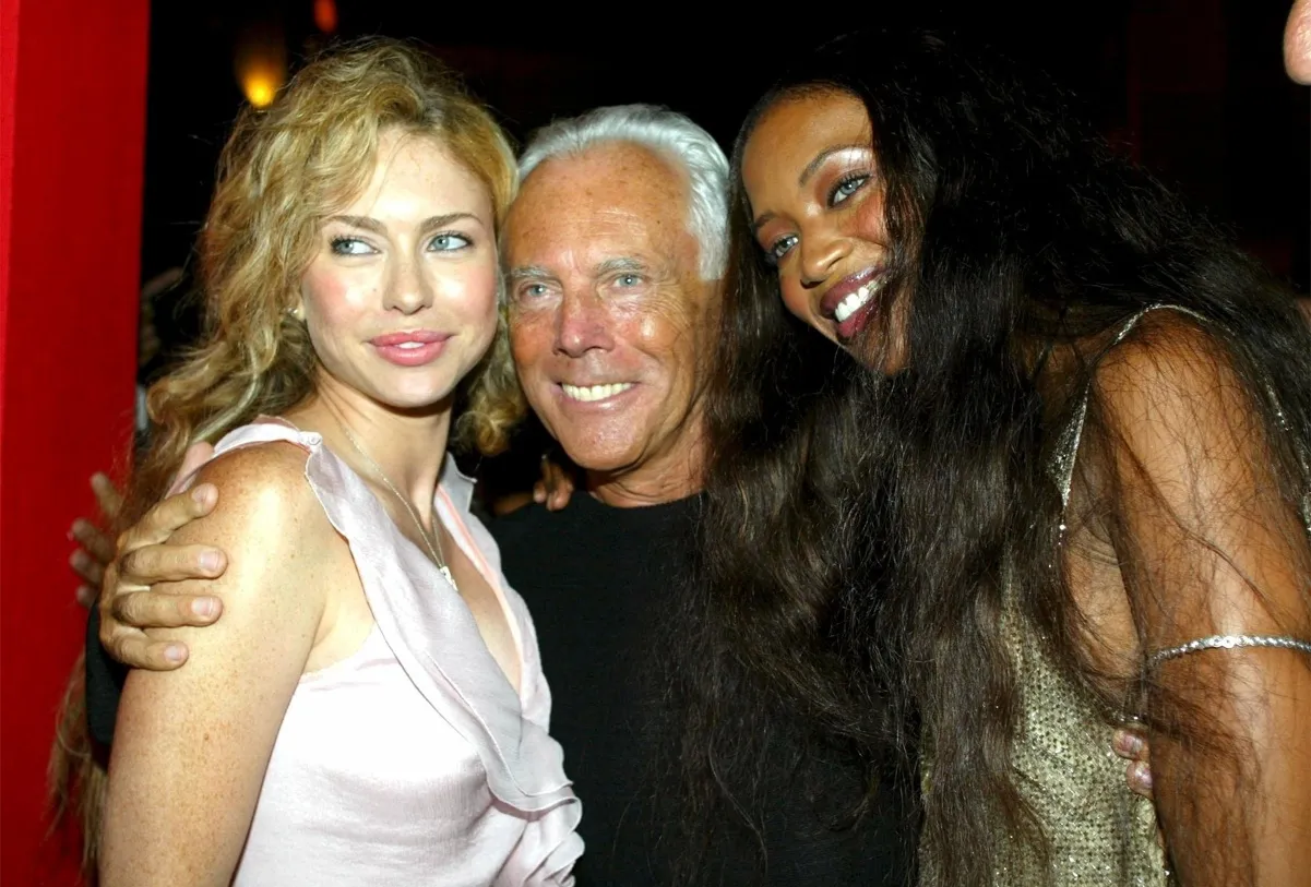 Giorgio Armani con Naomi Campbell e Yvette Socio.