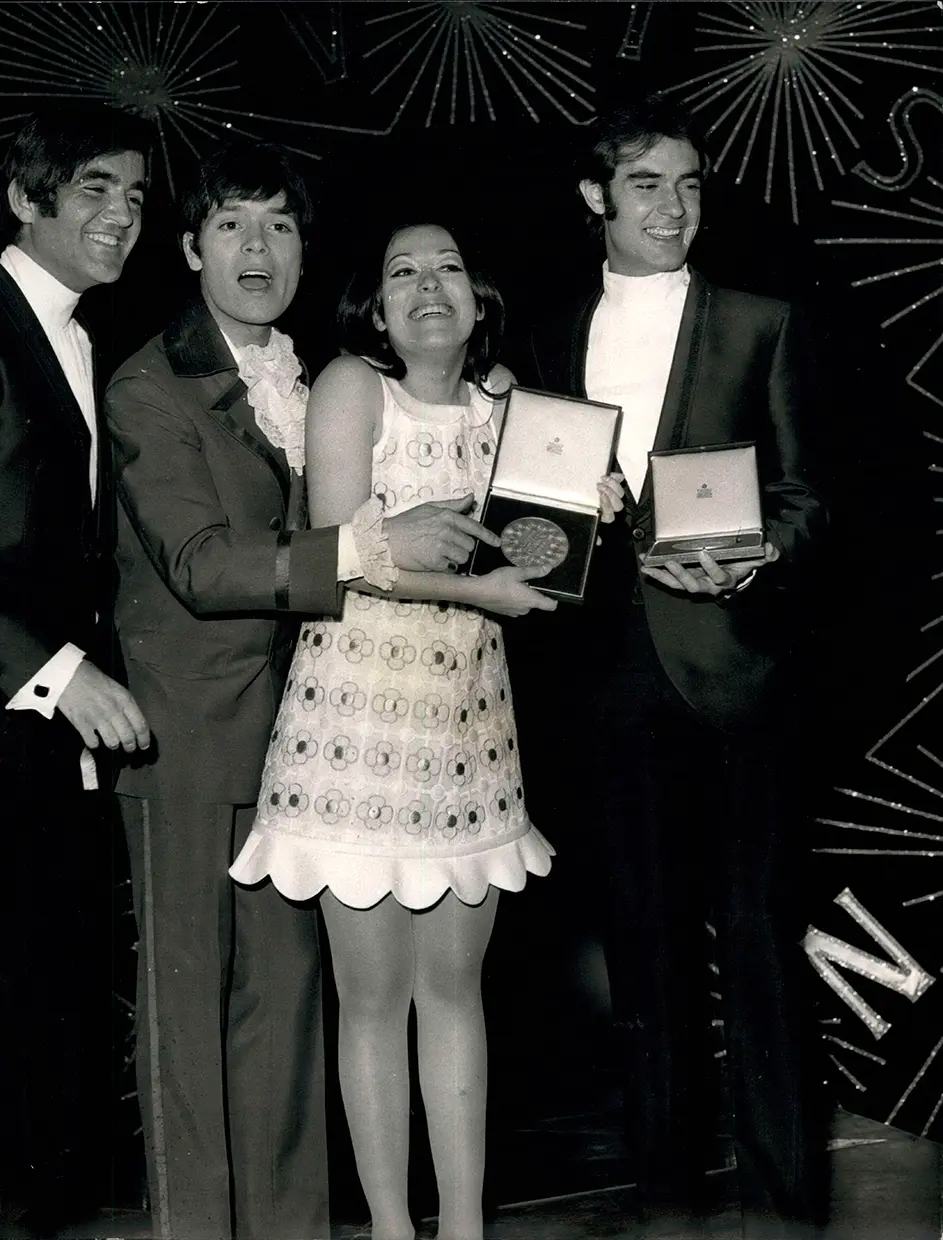 El dúo dinámico con Massiel y Cliff Richards cuando 'La, la, la' ganó Eurovisión en 1968.