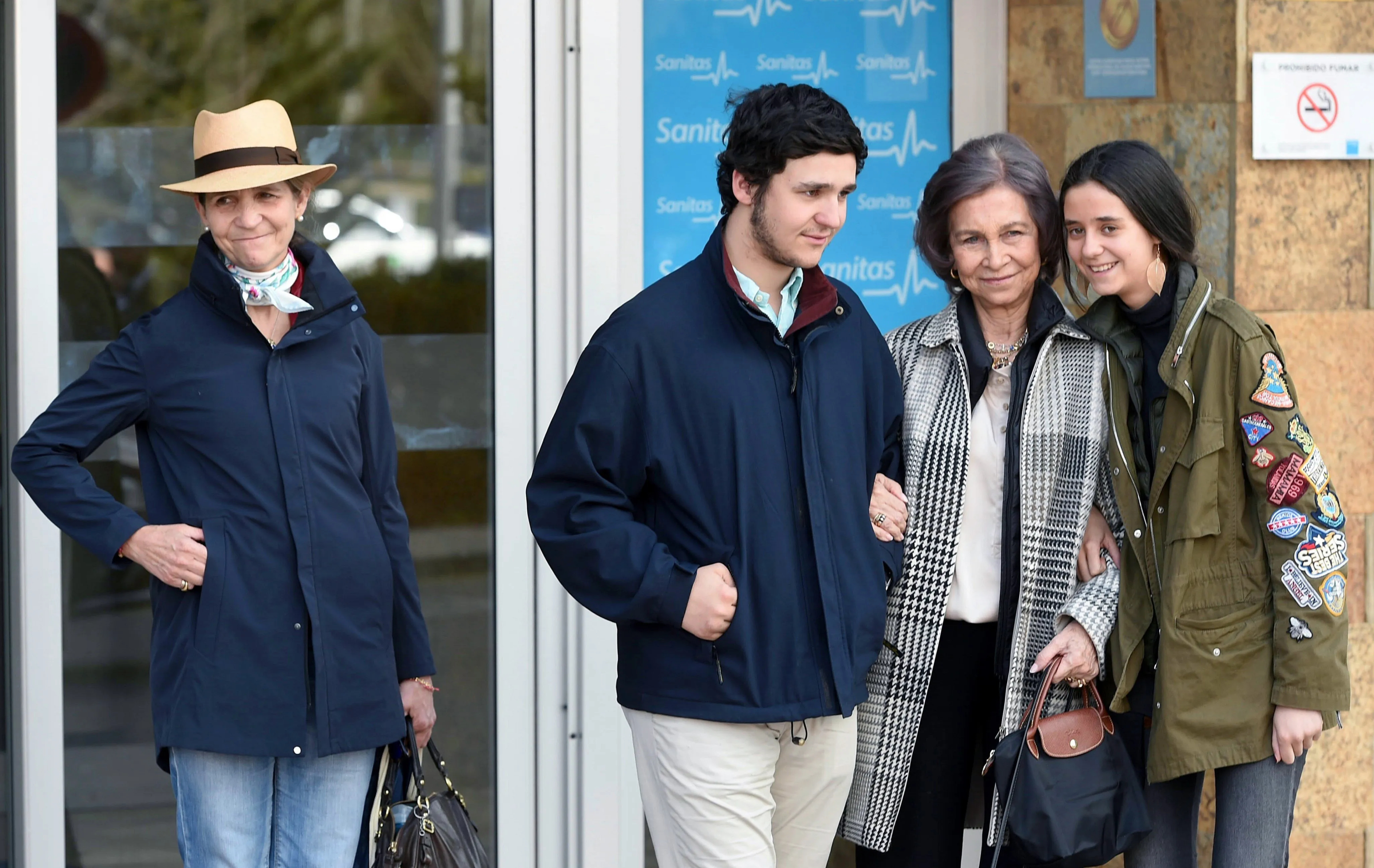 Victoria Federica con su abuela, su hermano y su madre.
