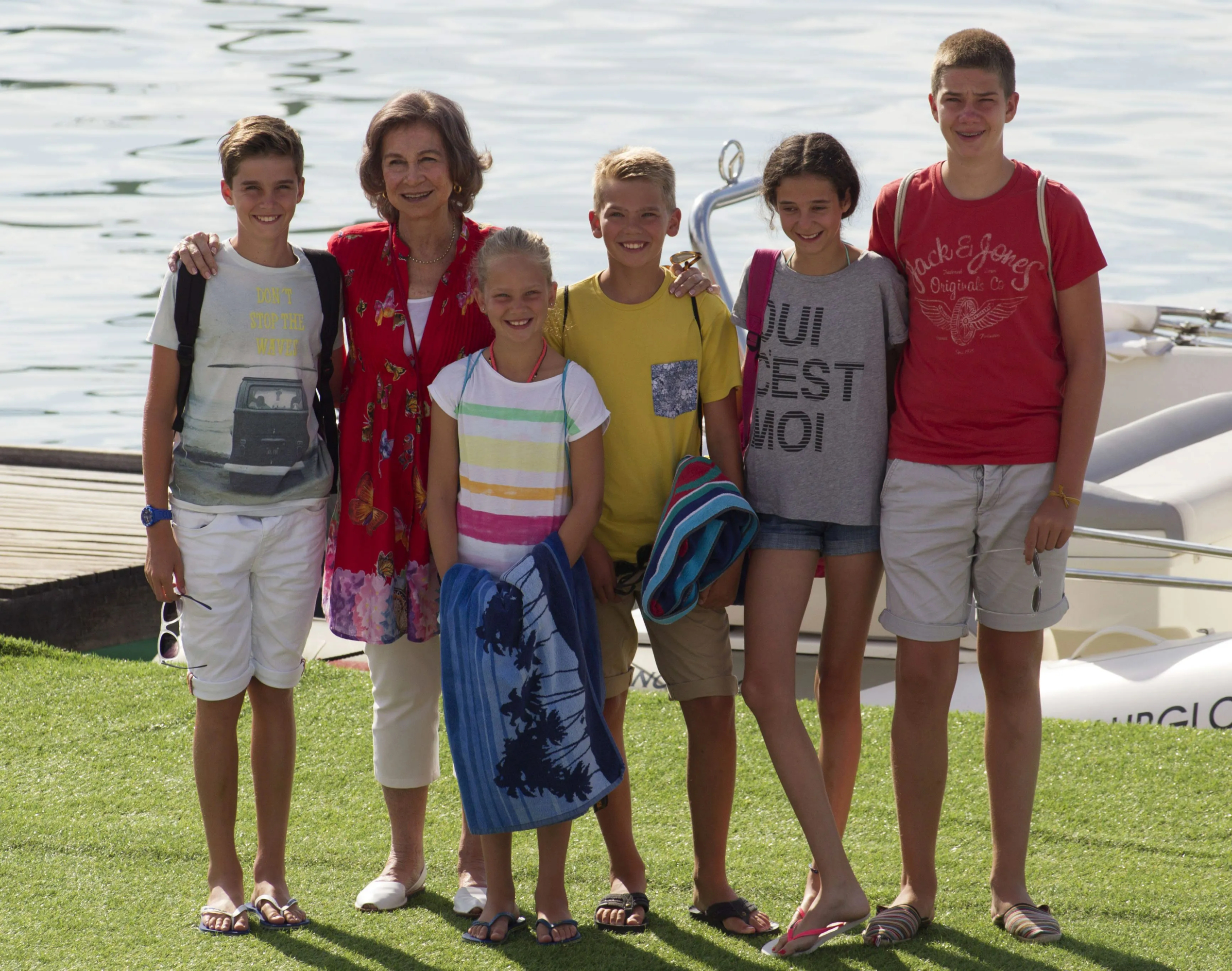 Victoria Federica con su abuela y sus primos Urdangarin.