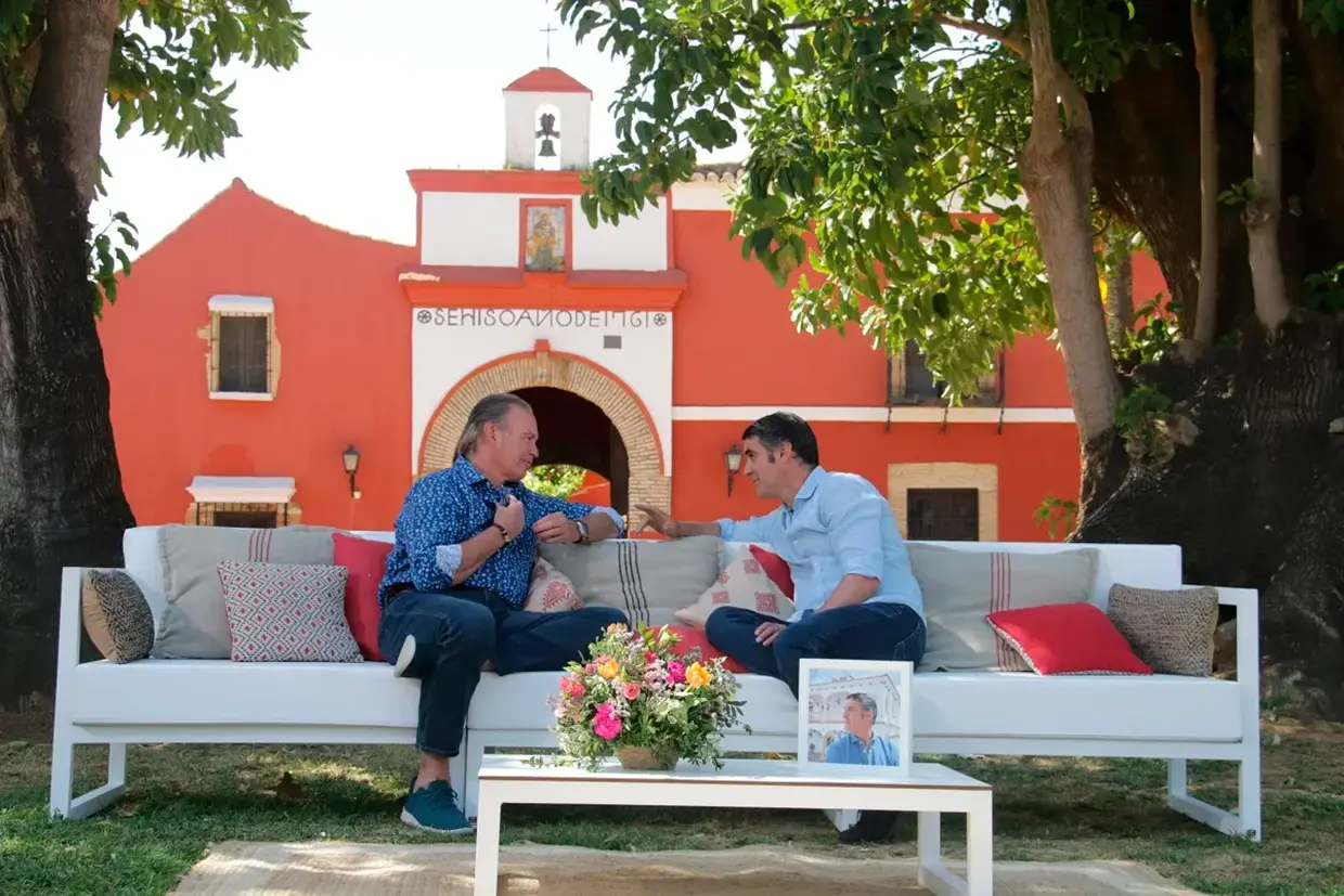 Bertín Osborne y Jesulín de Ubrique en uno de los episodios de 'Mi casa es la tuya'.