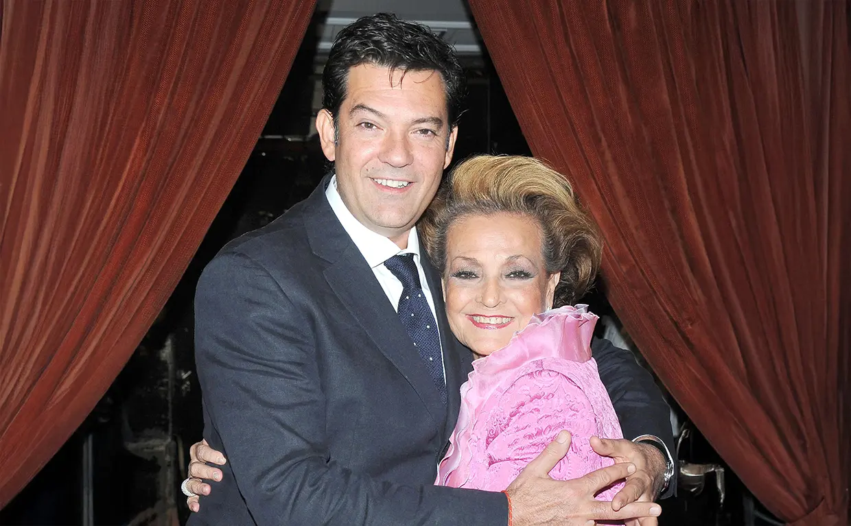 Carmen Sevill con su hijo