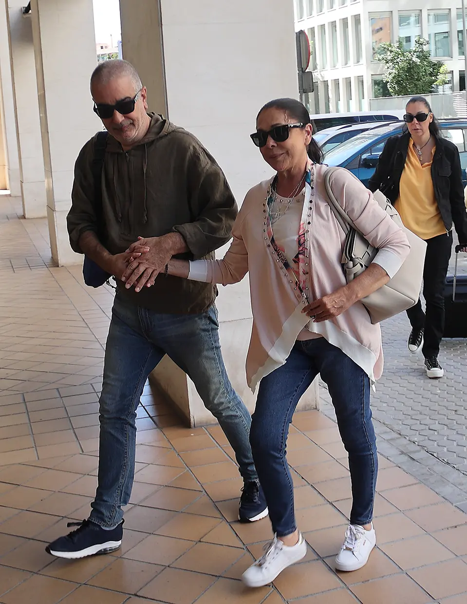 Agustín Pantoja acompañando a su hermana Isabel Pantoja