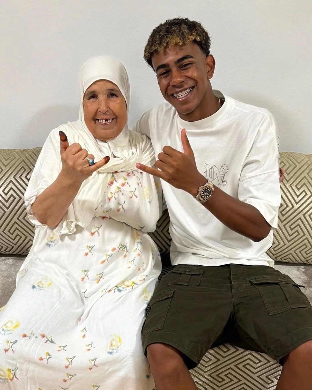Lamine Yamal y abuela