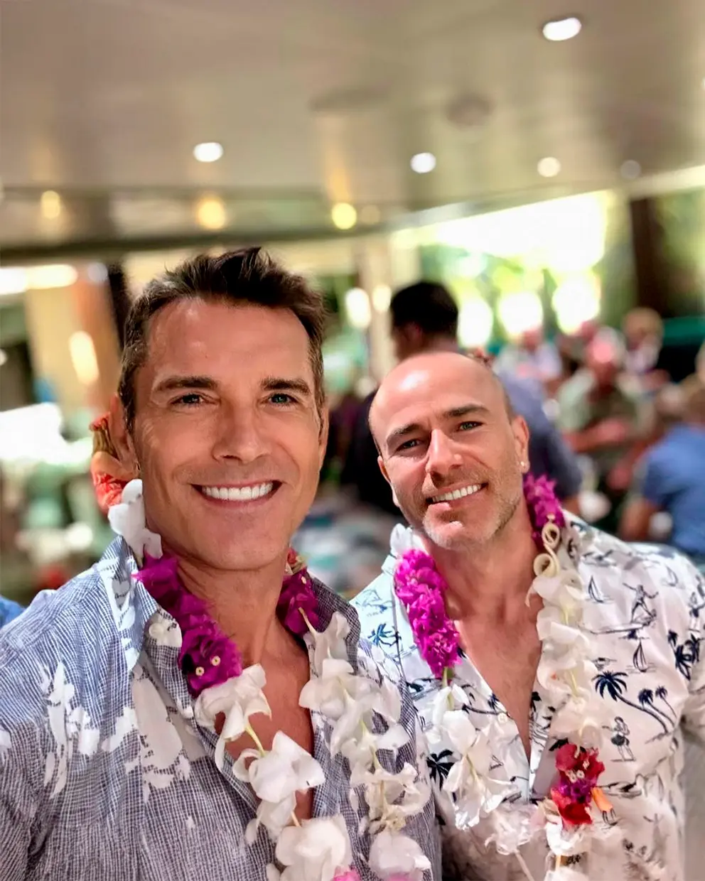 Jesús Vázquez con su marido