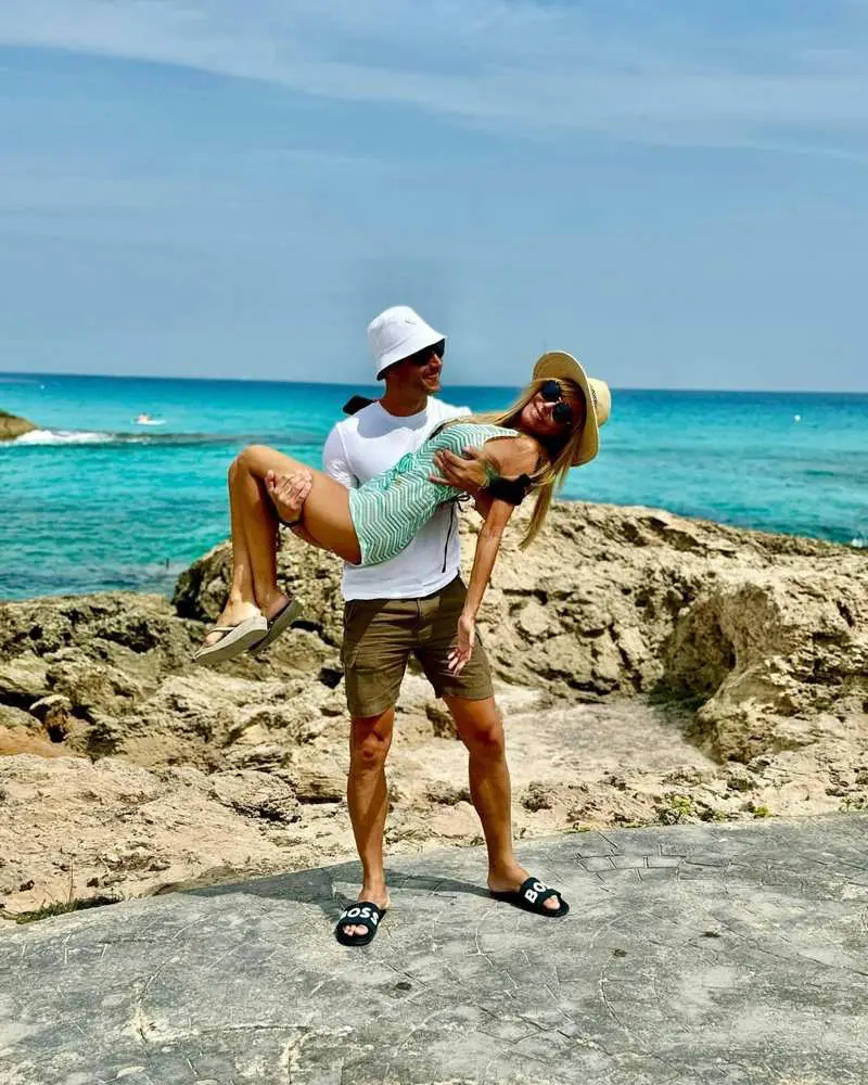 Lara Dibildos y su novio, Carlos Maturana.