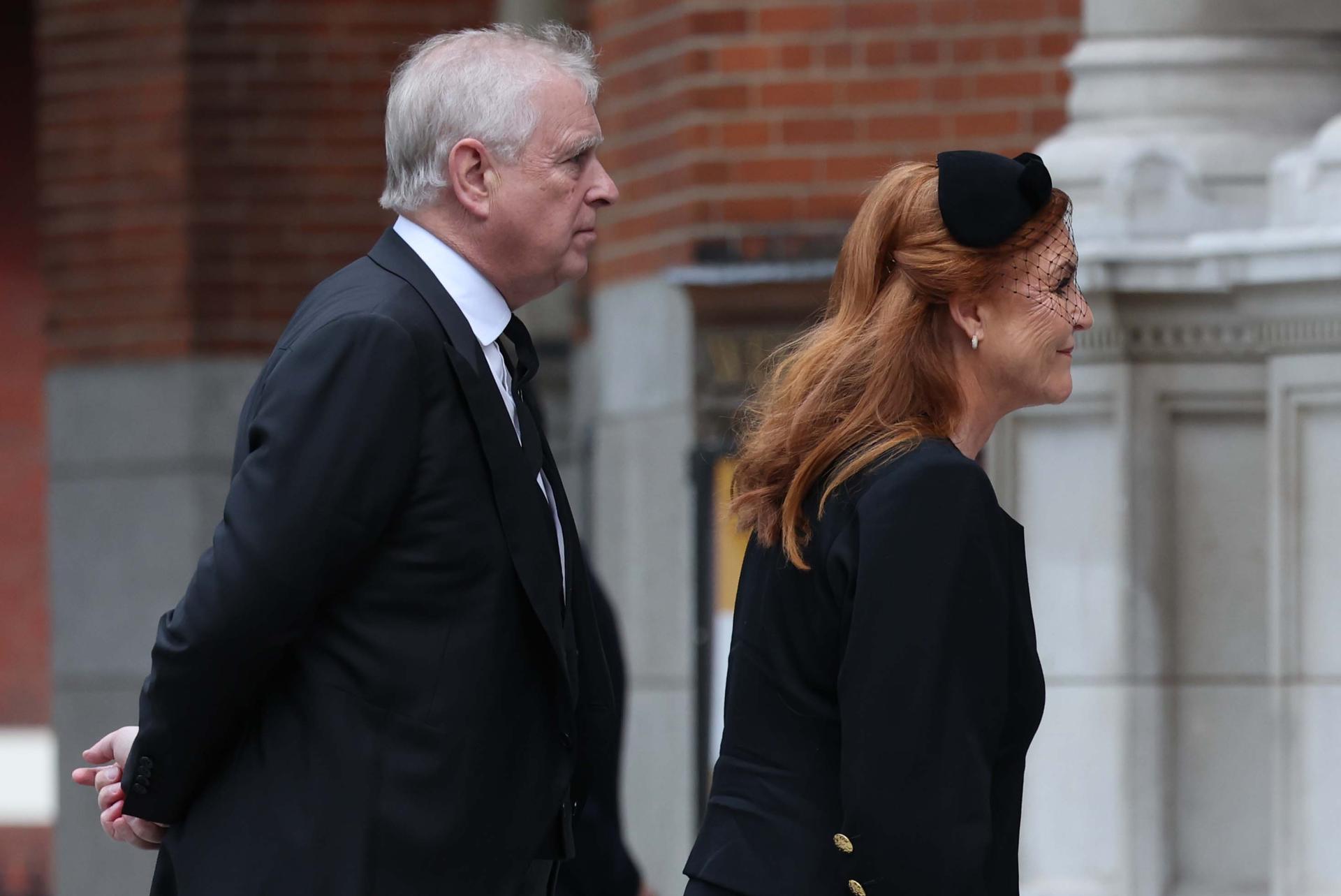 Kate Middleton arropa a su marido en el último adiós a la duquesa de Kent