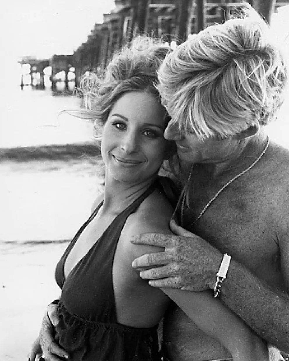 Robert Redford con Barbra Streisand, con quien protagonizó 'Tal como éramos' en 1973.
