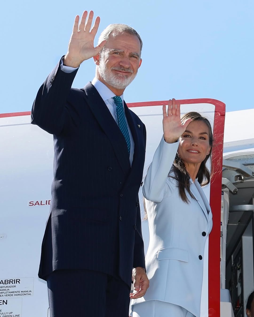 La Reina Letizia impacta con un ajustado vestido negro con escote en Egipto