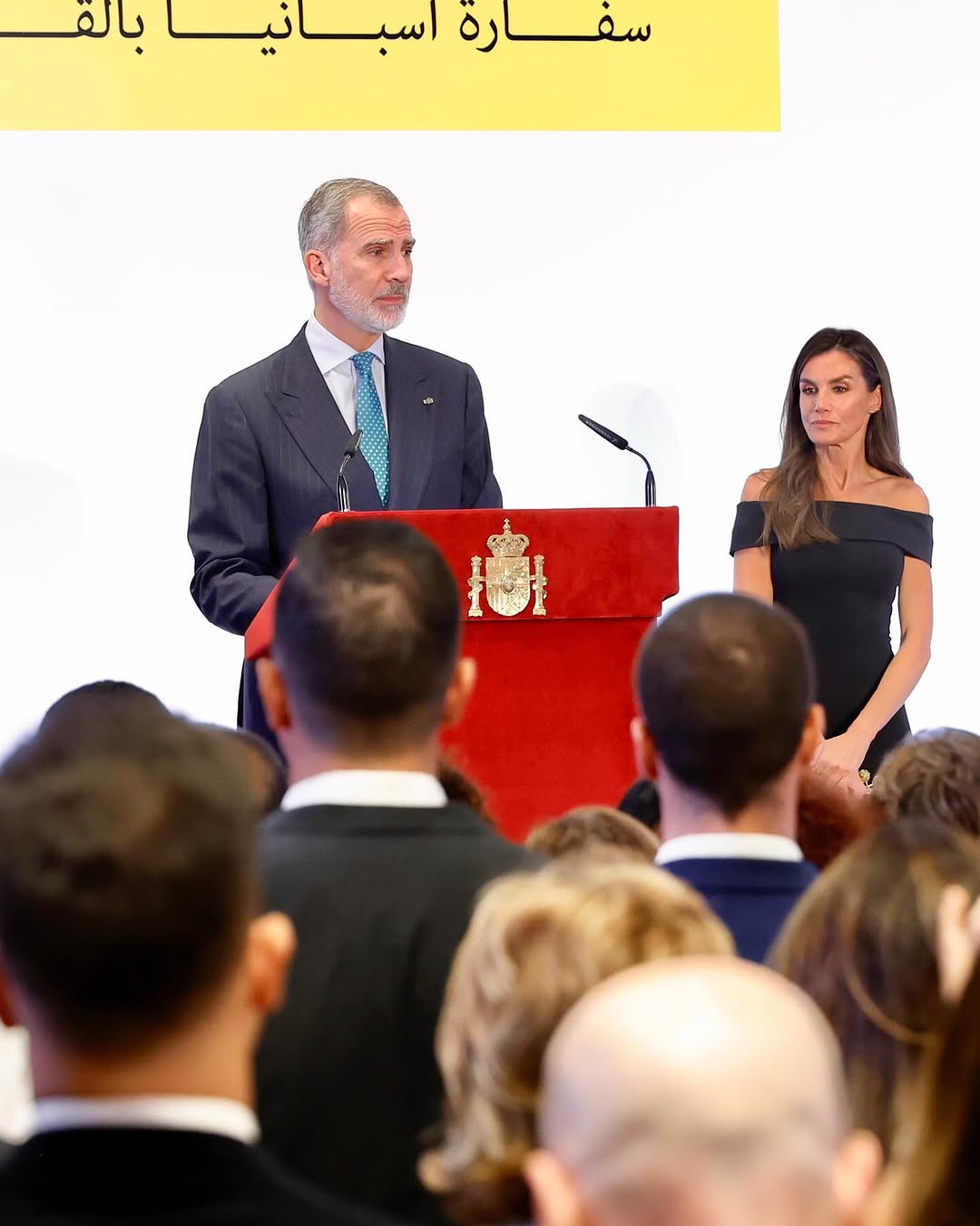 La Reina Letizia impacta con un ajustado vestido negro con escote en Egipto