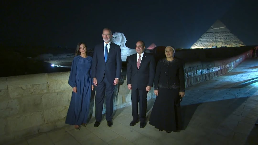 Felipe y Letizia, muy emocionados: las fotos de su visita privada a las pirámides de Giza