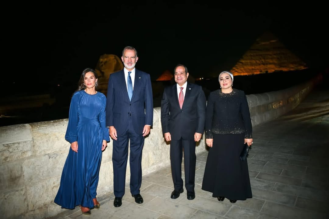 Felipe y Letizia, muy emocionados: las fotos de su visita privada a las pirámides de Giza