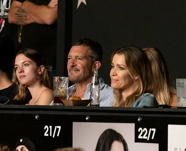 Stella del Carmen, junto a Antonio Banderas y Nicole Kimpel.