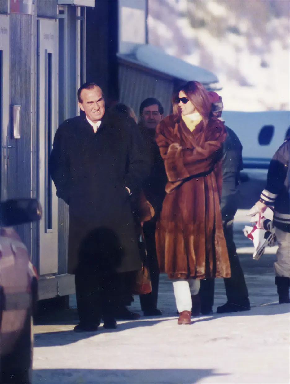 Mar Flores paseando con Fernando Fernández-Tapias.