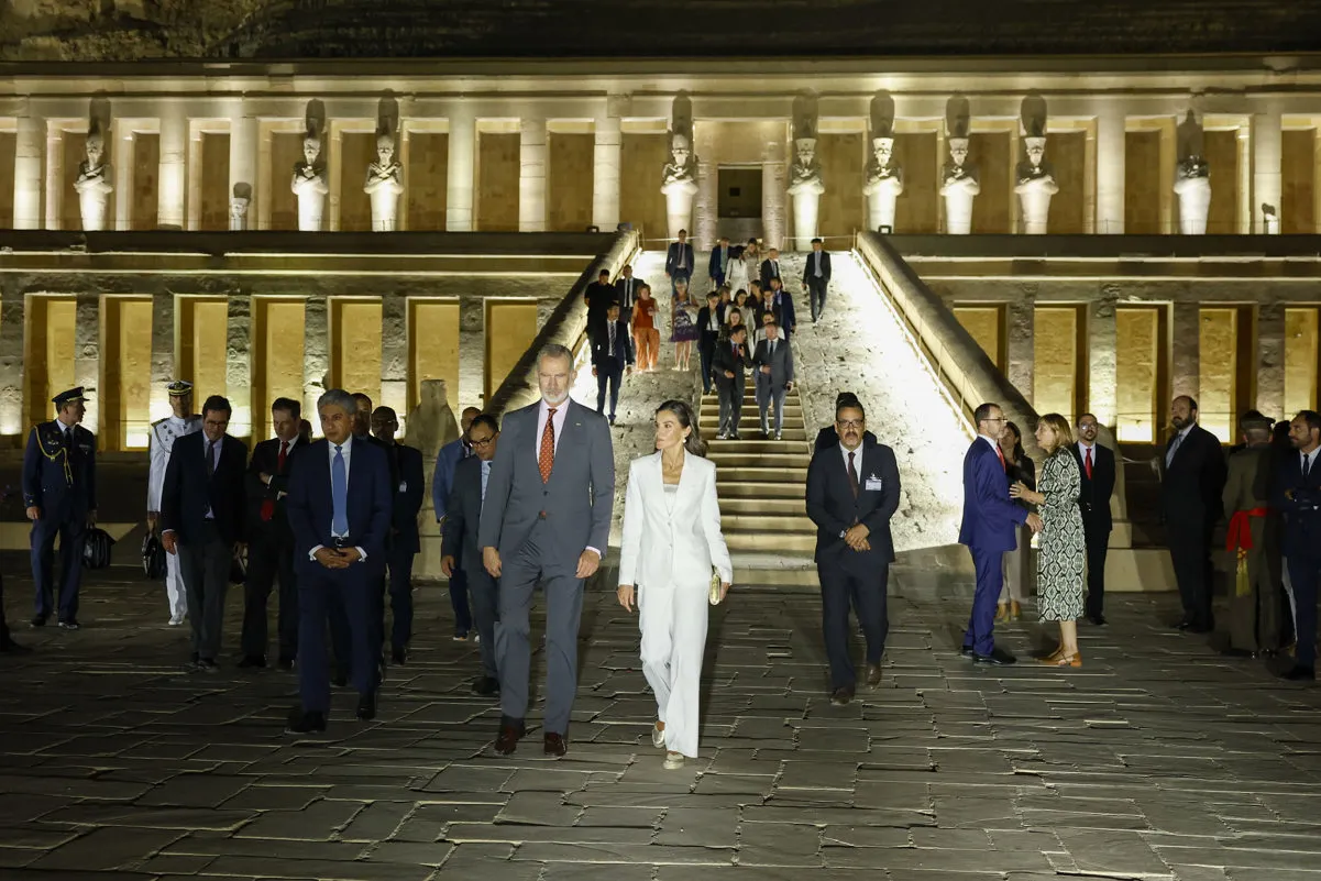 Felipe y Letizia en el Templo de Hatshepsut, en Luxor.