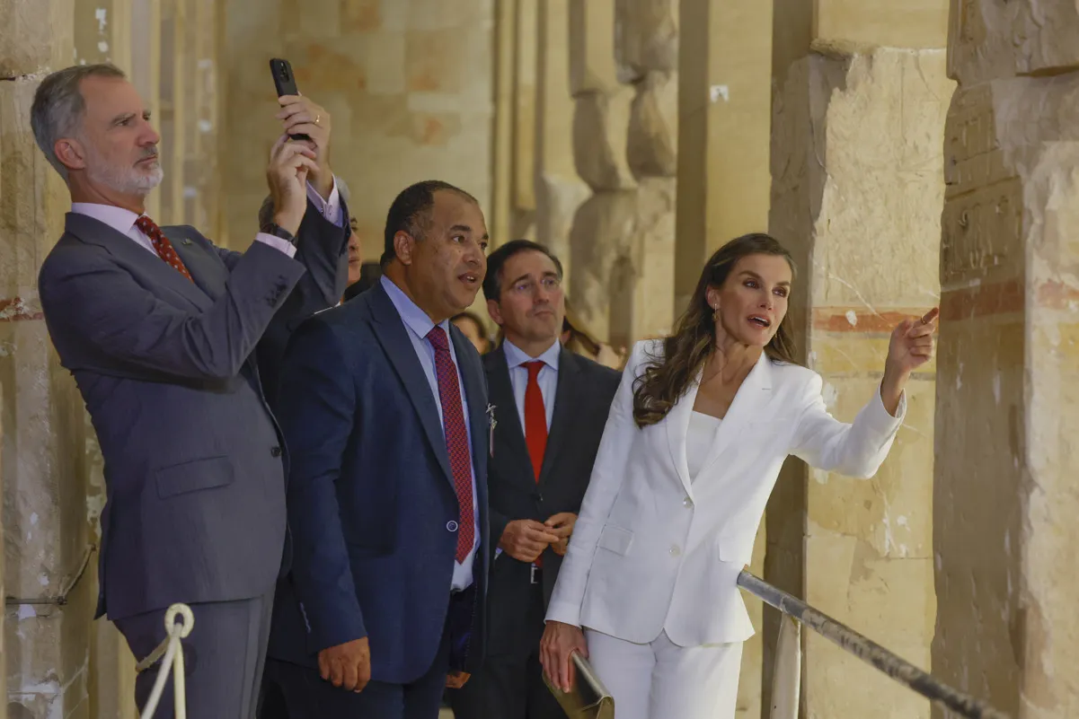Felipe y Letizia en el Templo de Hatshepsut, en Luxor.