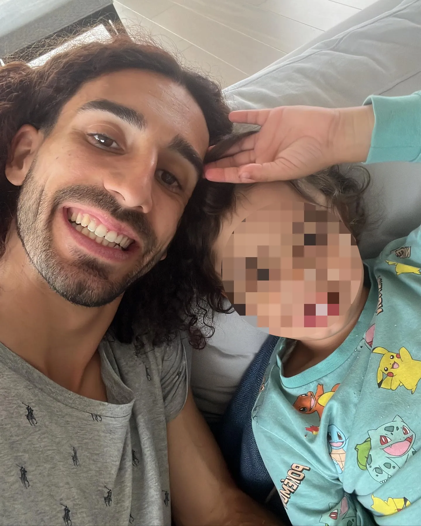 Marc Cucurella con su hijo Mateo.