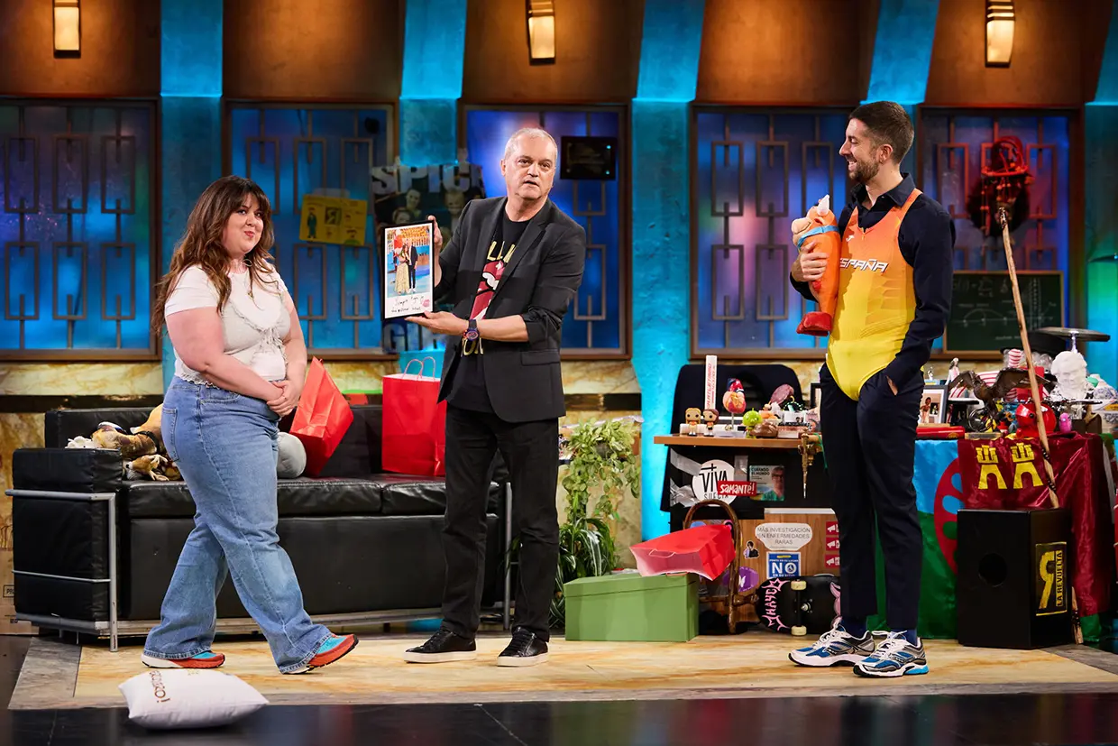 Lalachus con David Broncano y Ramón García en 'La revuelta'.