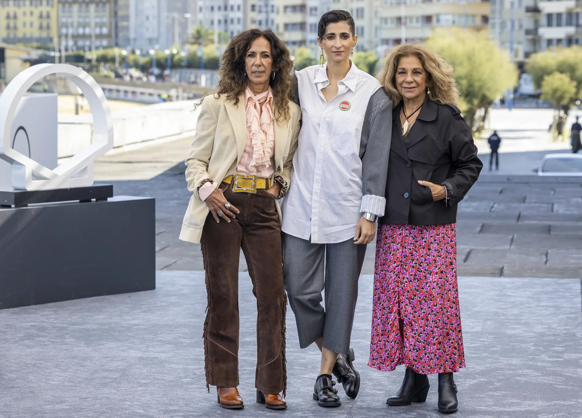Lolita, Rosario y Alba Flores