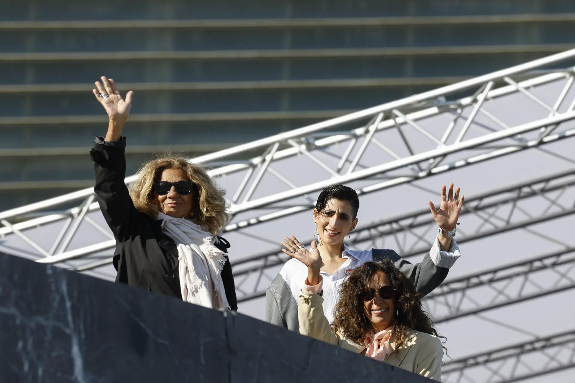 Lolita, Rosario y Alba Flores