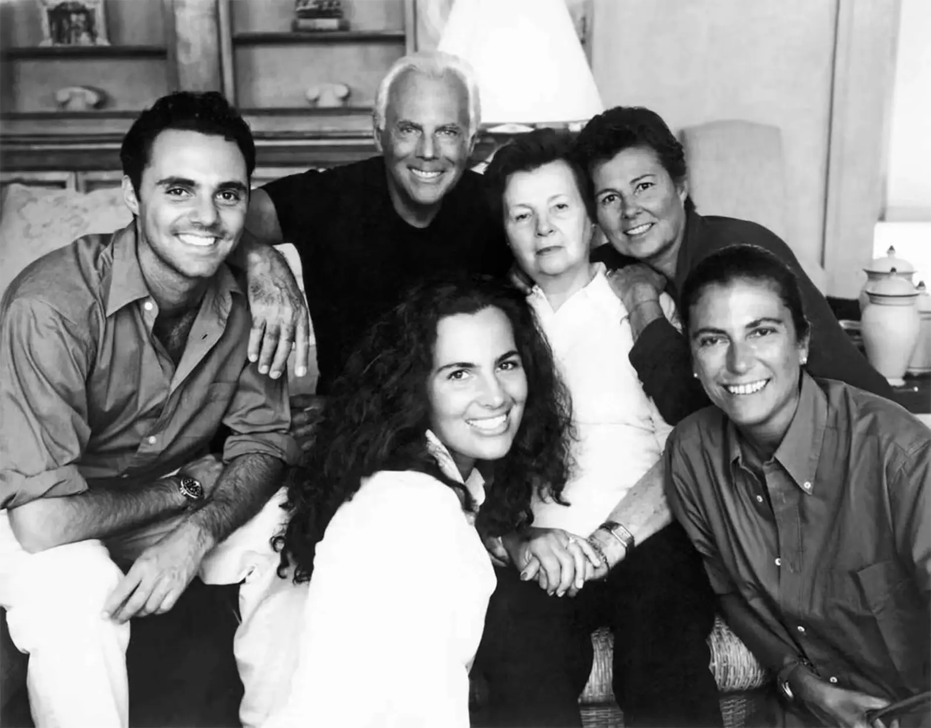 Giorgio Armani con su madre, su hermana y sus sobrinos.