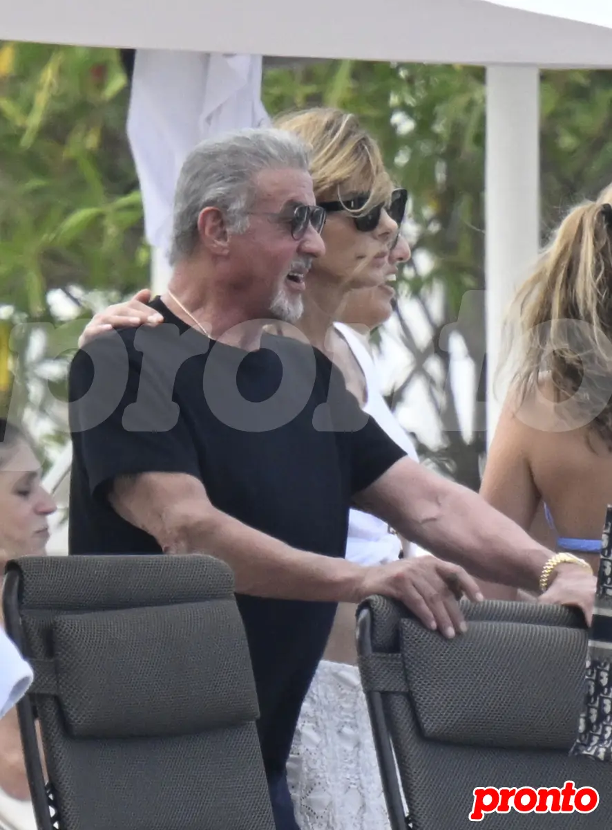 Sylvester Stallone con su familia en Cerdeña